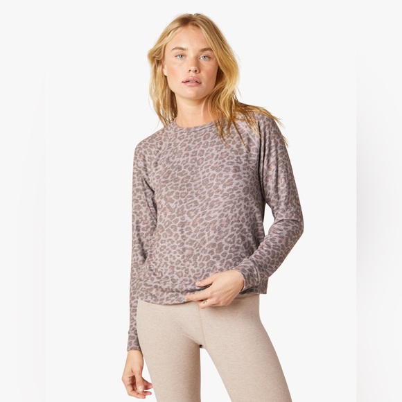 NWT Beyond Yoga Favorite Raglan Crew Pullover in Chai Cocoa Brown Leopard XS - Picture 7 of 14